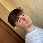 Estudiante de laboratorio de análisis clínico y biomédico